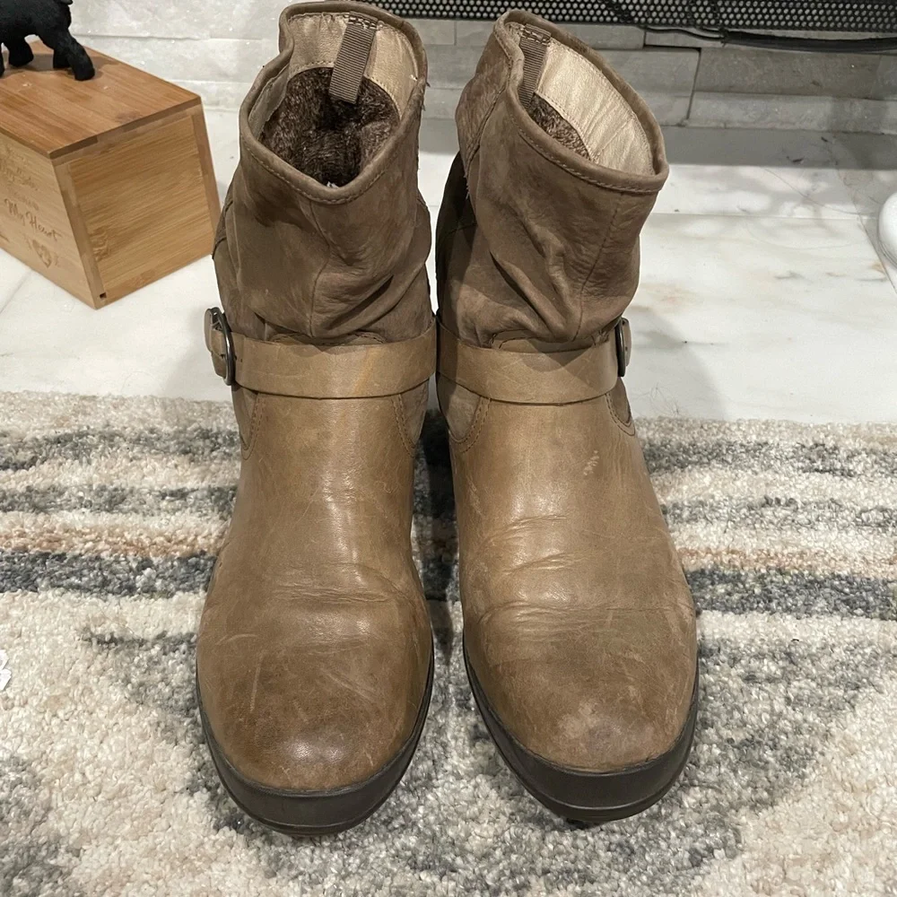 Bogs Taupe Brown Slouchy Leather Buckle Waterproof Ankle Boots Sz 11 women’s